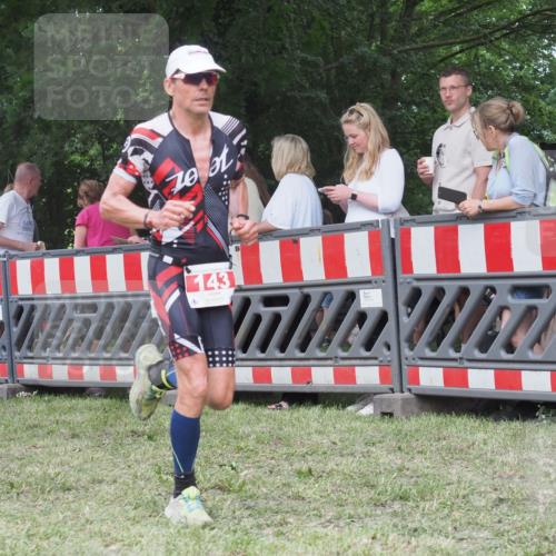 21.06.2025 - 27. Vierlanden-Triathlon KatJ http://msf.ph/oto/8014509 15.06.2025 13:12:09 Ziel 143 meine-sportfotos.de