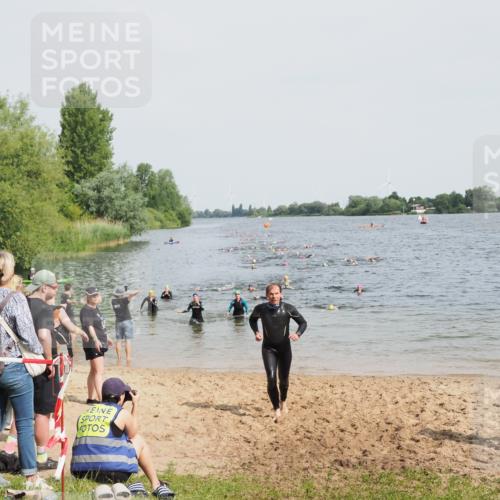 21.06.2025 - 27. Vierlanden-Triathlon MichiJ http://msf.ph/oto/8014513 15.06.2026 10:16:06 Schwimmen 445, 547, 606, 612 meine-sportfotos.de