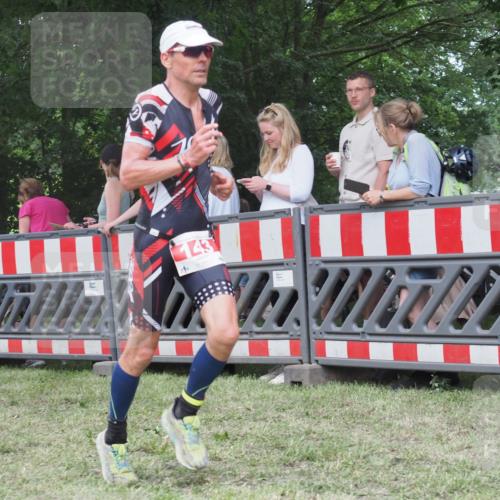 21.06.2025 - 27. Vierlanden-Triathlon KatJ http://msf.ph/oto/8014514 15.06.2025 13:12:09 Ziel 143 meine-sportfotos.de