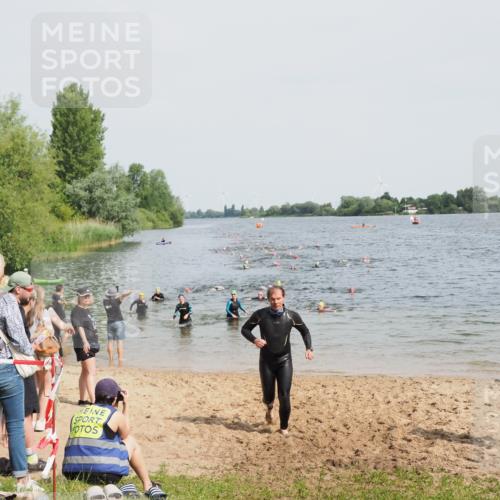 21.06.2025 - 27. Vierlanden-Triathlon MichiJ http://msf.ph/oto/8014519 15.06.2026 10:16:07 Schwimmen 445, 547, 606, 612 meine-sportfotos.de