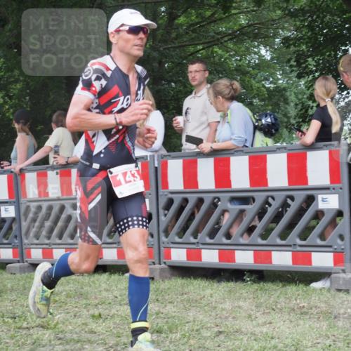 21.06.2025 - 27. Vierlanden-Triathlon KatJ http://msf.ph/oto/8014521 15.06.2025 13:12:10 Ziel 143 meine-sportfotos.de