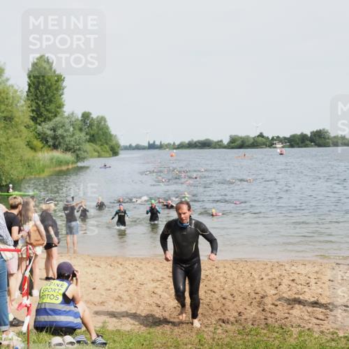 21.06.2025 - 27. Vierlanden-Triathlon MichiJ http://msf.ph/oto/8014527 15.06.2026 10:16:08 Schwimmen 445, 489, 612 meine-sportfotos.de