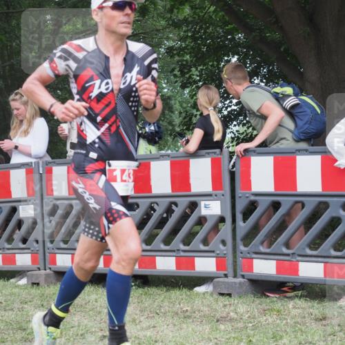 21.06.2025 - 27. Vierlanden-Triathlon KatJ http://msf.ph/oto/8014528 15.06.2025 13:12:10 Ziel 143 meine-sportfotos.de
