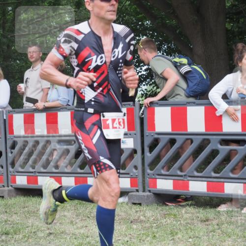 21.06.2025 - 27. Vierlanden-Triathlon KatJ http://msf.ph/oto/8014534 15.06.2025 13:12:10 Ziel 143 meine-sportfotos.de