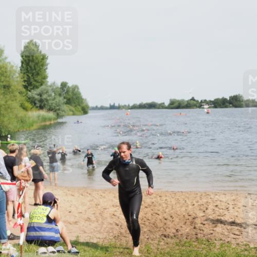 21.06.2025 - 27. Vierlanden-Triathlon MichiJ http://msf.ph/oto/8014540 15.06.2026 10:16:08 Schwimmen 445, 489, 612 meine-sportfotos.de