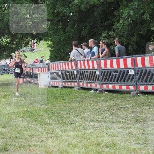 21.06.2025 - 27. Vierlanden-Triathlon KatJ http://msf.ph/oto/8014545 15.06.2025 13:12:38 Ziel 81, 934 meine-sportfotos.de