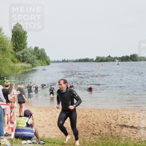 21.06.2025 - 27. Vierlanden-Triathlon MichiJ http://msf.ph/oto/8014549 15.06.2026 10:16:08 Schwimmen 445, 489, 612 meine-sportfotos.de