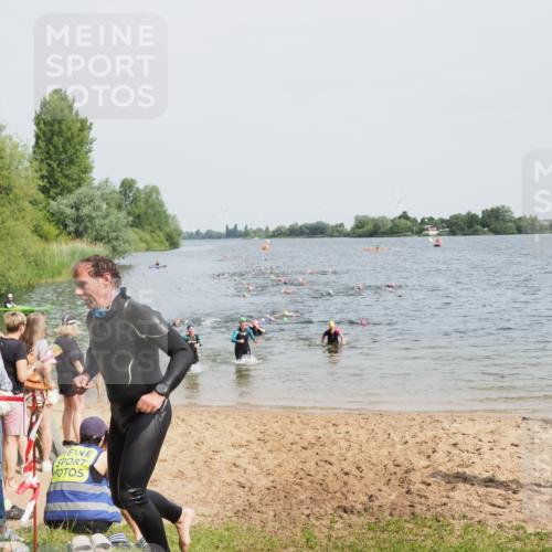 21.06.2025 - 27. Vierlanden-Triathlon MichiJ http://msf.ph/oto/8014566 15.06.2026 10:16:09 Schwimmen 445, 489, 611 meine-sportfotos.de