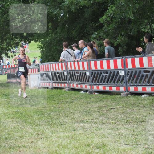 21.06.2025 - 27. Vierlanden-Triathlon KatJ http://msf.ph/oto/8014567 15.06.2025 13:12:38 Ziel 81, 934 meine-sportfotos.de