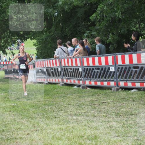 21.06.2025 - 27. Vierlanden-Triathlon KatJ http://msf.ph/oto/8014578 15.06.2025 13:12:38 Ziel 81, 934 meine-sportfotos.de