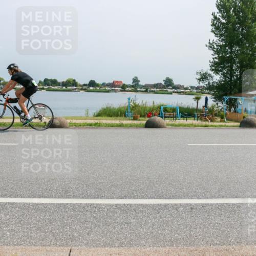 21.06.2025 - 27. Vierlanden-Triathlon H.Heesch http://msf.ph/oto/8014588 15.06.2025 11:49:50 Radfahren 747, 962 meine-sportfotos.de