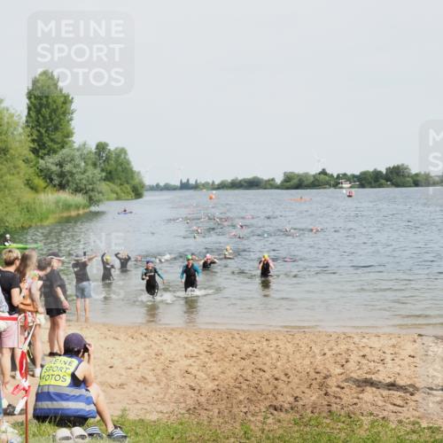 21.06.2025 - 27. Vierlanden-Triathlon MichiJ http://msf.ph/oto/8014601 15.06.2026 10:16:10 Schwimmen 445, 489, 611 meine-sportfotos.de