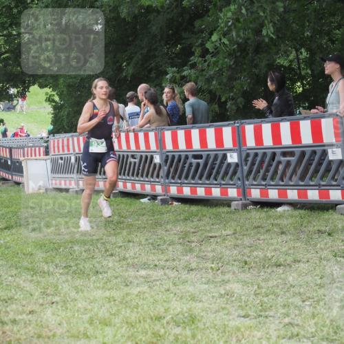 21.06.2025 - 27. Vierlanden-Triathlon KatJ http://msf.ph/oto/8014602 15.06.2025 13:12:39 Ziel 81, 934 meine-sportfotos.de