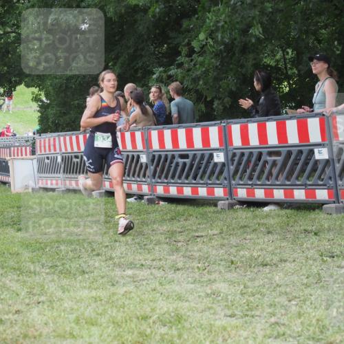 21.06.2025 - 27. Vierlanden-Triathlon KatJ http://msf.ph/oto/8014613 15.06.2025 13:12:39 Ziel 81, 934 meine-sportfotos.de