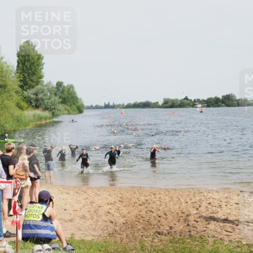 21.06.2025 - 27. Vierlanden-Triathlon MichiJ http://msf.ph/oto/8014623 15.06.2026 10:16:10 Schwimmen 445, 489, 611 meine-sportfotos.de