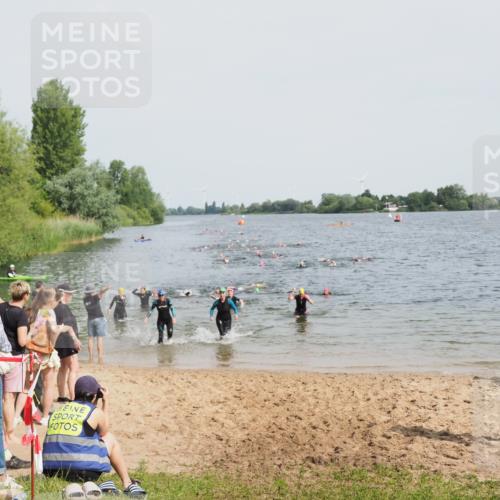 21.06.2025 - 27. Vierlanden-Triathlon MichiJ http://msf.ph/oto/8014635 15.06.2026 10:16:10 Schwimmen 445, 489, 611 meine-sportfotos.de