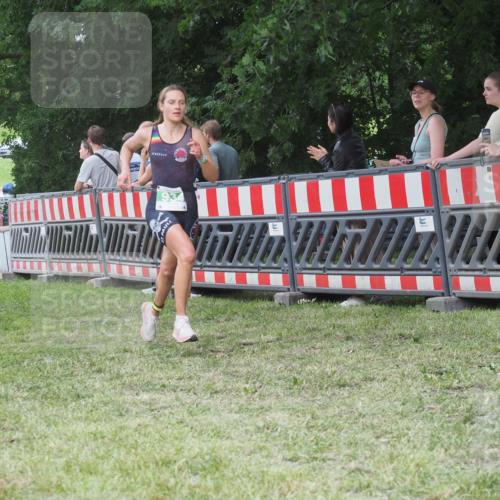 21.06.2025 - 27. Vierlanden-Triathlon KatJ http://msf.ph/oto/8014636 15.06.2025 13:12:39 Ziel 81, 934 meine-sportfotos.de