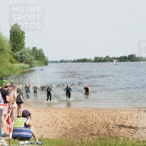 21.06.2025 - 27. Vierlanden-Triathlon MichiJ http://msf.ph/oto/8014640 15.06.2026 10:16:11 Schwimmen 445, 489, 611 meine-sportfotos.de