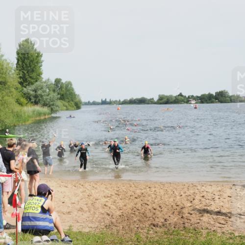 21.06.2025 - 27. Vierlanden-Triathlon MichiJ http://msf.ph/oto/8014656 15.06.2026 10:16:11 Schwimmen 445, 489, 611 meine-sportfotos.de