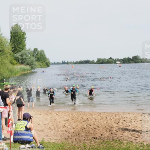 21.06.2025 - 27. Vierlanden-Triathlon MichiJ http://msf.ph/oto/8014664 15.06.2026 10:16:11 Schwimmen 445, 489, 611 meine-sportfotos.de