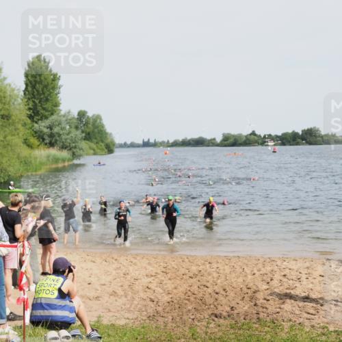 21.06.2025 - 27. Vierlanden-Triathlon MichiJ http://msf.ph/oto/8014689 15.06.2026 10:16:12 Schwimmen 445, 489, 523, 611 meine-sportfotos.de