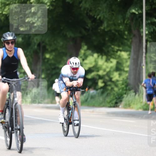 15.06.2025 - 7 Türme Triathlon Yannick Fuchs http://msf.ph/oto/8014731 15.06.2025 13:28:16 Radfahren 290, 404, 438, 851 meine-sportfotos.de