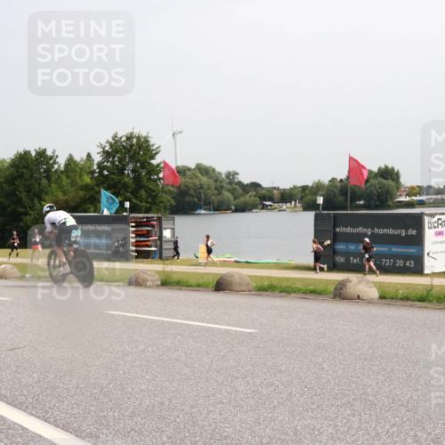 15.06.2025 - 27. Vierlanden-Triathlon H.Heesch http://msf.ph/oto/8014769 15.06.2025 11:16:21 Radfahren 794 meine-sportfotos.de