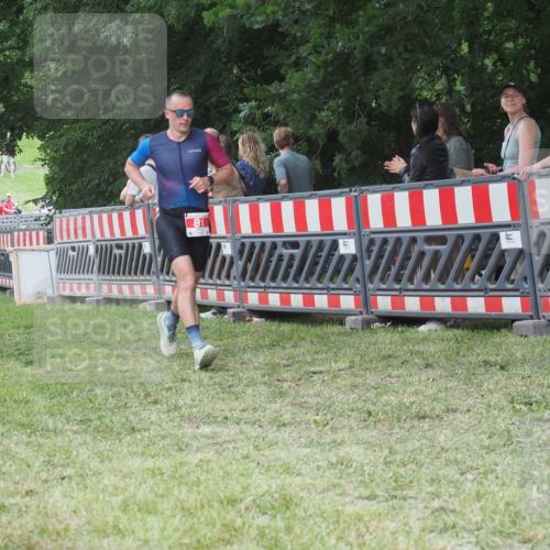 21.06.2025 - 27. Vierlanden-Triathlon KatJ http://msf.ph/oto/8014799 15.06.2025 13:12:43 Ziel 81 meine-sportfotos.de