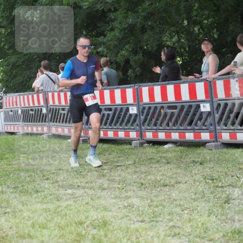 21.06.2025 - 27. Vierlanden-Triathlon KatJ http://msf.ph/oto/8014832 15.06.2025 13:12:43 Ziel 81 meine-sportfotos.de