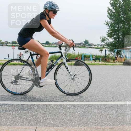 15.06.2025 - 27. Vierlanden-Triathlon H.Heesch http://msf.ph/oto/8014872 15.06.2025 11:12:11 Radfahren 231, 574, 629 meine-sportfotos.de