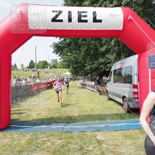 21.06.2025 - 27. Vierlanden-Triathlon MichiJ http://msf.ph/oto/8014874 15.06.2026 11:31:25 Ziel 180, 423, 597 meine-sportfotos.de