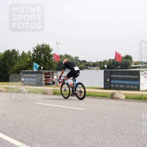 15.06.2025 - 27. Vierlanden-Triathlon H.Heesch http://msf.ph/oto/8014878 15.06.2025 11:16:25 Radfahren 717, 794 meine-sportfotos.de