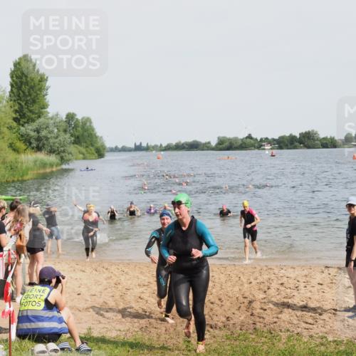 21.06.2025 - 27. Vierlanden-Triathlon MichiJ http://msf.ph/oto/8014888 15.06.2026 10:16:17 Schwimmen 477, 489, 494, 523, 526, 611 meine-sportfotos.de