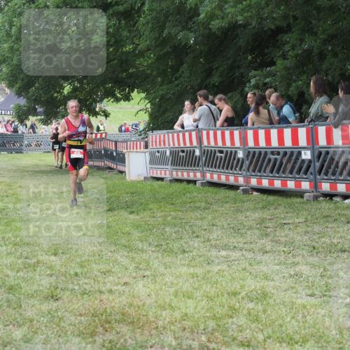 21.06.2025 - 27. Vierlanden-Triathlon KatJ http://msf.ph/oto/8014935 15.06.2025 13:13:07 Ziel 49, 677 meine-sportfotos.de