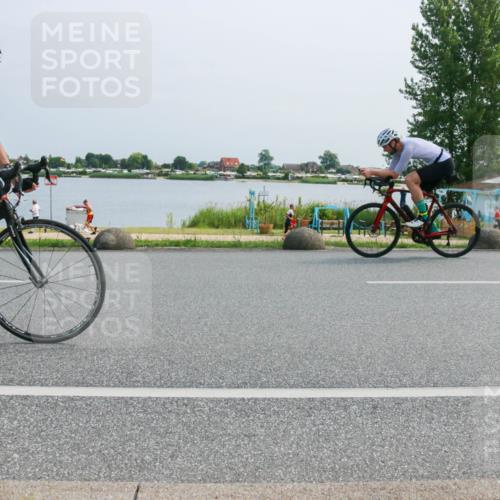 21.06.2025 - 27. Vierlanden-Triathlon H.Heesch http://msf.ph/oto/8014938 15.06.2025 11:51:36 Radfahren 728, 824, 952, 958 meine-sportfotos.de