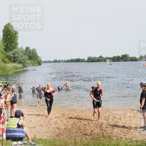 21.06.2025 - 27. Vierlanden-Triathlon MichiJ http://msf.ph/oto/8014943 15.06.2026 10:16:19 Schwimmen 477, 489, 494, 523, 526, 611, 634 meine-sportfotos.de