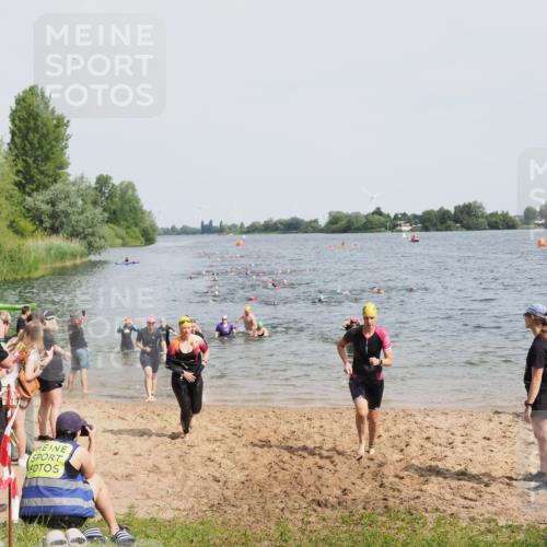 21.06.2025 - 27. Vierlanden-Triathlon MichiJ http://msf.ph/oto/8014948 15.06.2026 10:16:19 Schwimmen 477, 489, 494, 523, 526, 611, 634 meine-sportfotos.de
