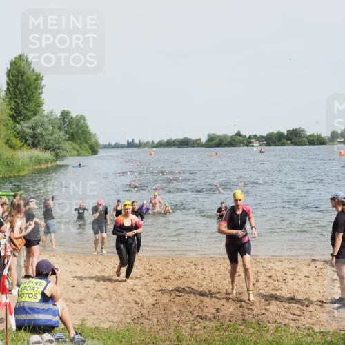 21.06.2025 - 27. Vierlanden-Triathlon MichiJ http://msf.ph/oto/8014953 15.06.2026 10:16:20 Schwimmen 477, 487, 489, 494, 523, 526, 611, 634 meine-sportfotos.de