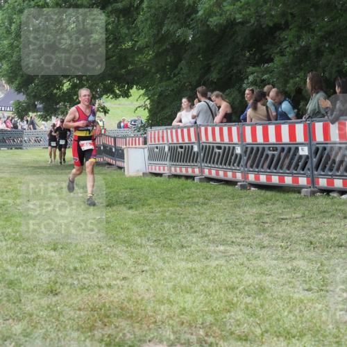 21.06.2025 - 27. Vierlanden-Triathlon KatJ http://msf.ph/oto/8014965 15.06.2025 13:13:07 Ziel 49, 677 meine-sportfotos.de