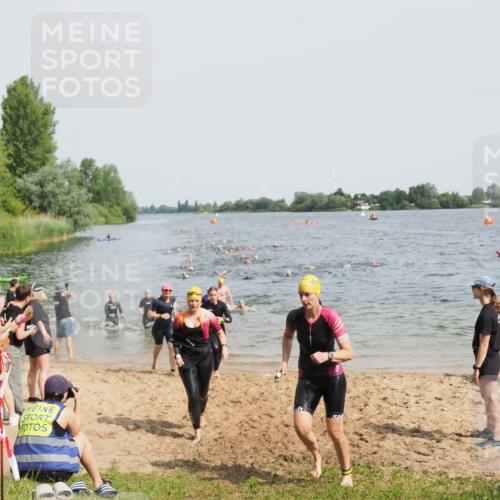 21.06.2025 - 27. Vierlanden-Triathlon MichiJ http://msf.ph/oto/8014997 15.06.2026 10:16:21 Schwimmen 477, 487, 489, 494, 499, 523, 526, 574, 611, 614, 634 meine-sportfotos.de