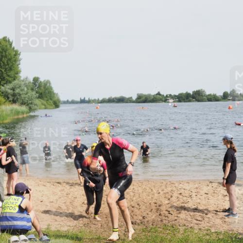 21.06.2025 - 27. Vierlanden-Triathlon MichiJ http://msf.ph/oto/8015008 15.06.2026 10:16:21 Schwimmen 477, 487, 489, 494, 499, 523, 526, 574, 611, 614, 634 meine-sportfotos.de