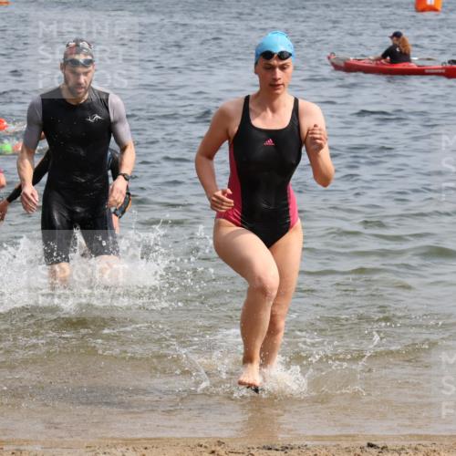15.06.2025 - 27. Vierlanden-Triathlon Lena Gebhardt http://msf.ph/oto/8015041 15.06.2025 10:14:50 Schwimmen 476, 521, 525, 546, 559, 570, 592, 593, 605, 608, 1397 meine-sportfotos.de