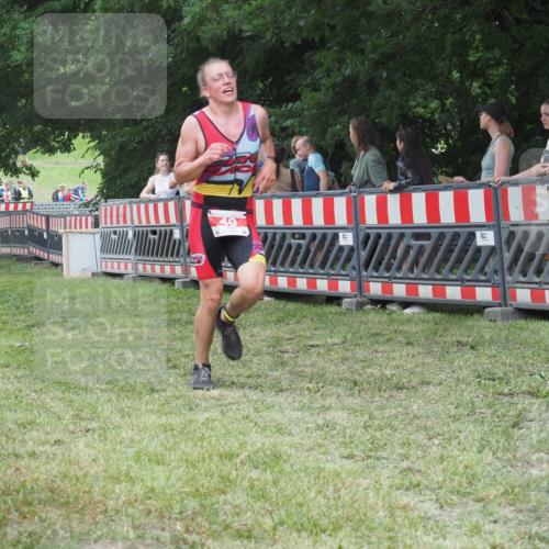 21.06.2025 - 27. Vierlanden-Triathlon KatJ http://msf.ph/oto/8015042 15.06.2025 13:13:09 Ziel 49, 677 meine-sportfotos.de