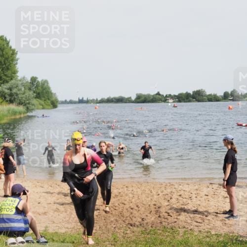 21.06.2025 - 27. Vierlanden-Triathlon MichiJ http://msf.ph/oto/8015065 15.06.2026 10:16:22 Schwimmen 477, 487, 489, 494, 499, 523, 526, 574, 611, 614, 634 meine-sportfotos.de