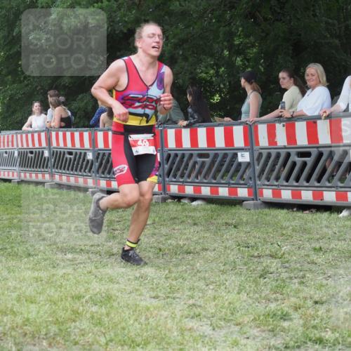 21.06.2025 - 27. Vierlanden-Triathlon KatJ http://msf.ph/oto/8015071 15.06.2025 13:13:09 Ziel 49, 677 meine-sportfotos.de