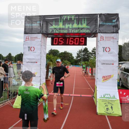15.06.2025 - 7 Türme Triathlon Michael Strokosch http://msf.ph/oto/8015075 15.06.2025 15:16:09 Ziel 209 meine-sportfotos.de