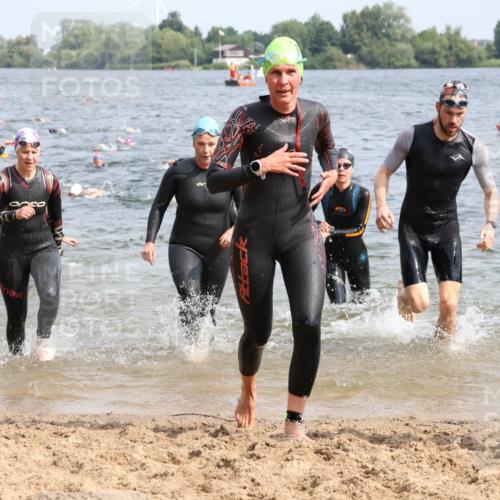 15.06.2025 - 27. Vierlanden-Triathlon Lena Gebhardt http://msf.ph/oto/8015092 15.06.2025 10:14:51 Schwimmen 476, 521, 525, 528, 546, 559, 570, 592, 593, 605, 608, 1397 meine-sportfotos.de