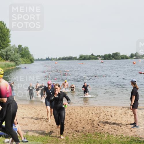 21.06.2025 - 27. Vierlanden-Triathlon MichiJ http://msf.ph/oto/8015096 15.06.2026 10:16:23 Schwimmen 477, 487, 489, 491, 494, 499, 523, 526, 574, 611, 614, 634 meine-sportfotos.de