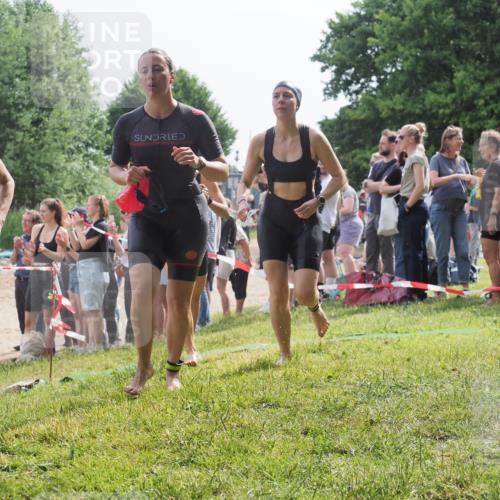 15.06.2025 - 27. Vierlanden-Triathlon KatJ http://msf.ph/oto/8015098 15.06.2025 10:15:26 Schwimmen 507, 542, 554, 555, 579, 613, 631 meine-sportfotos.de