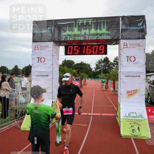15.06.2025 - 7 Türme Triathlon Michael Strokosch http://msf.ph/oto/8015099 15.06.2025 15:16:09 Ziel 209 meine-sportfotos.de